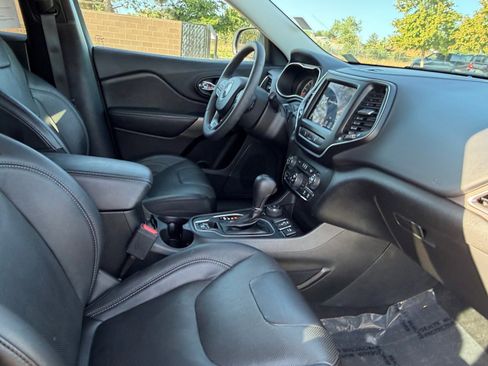 Used 2021 Jeep Cherokee Latitude Lux w/ Comfort/Convenience Group AWD/4WD image 32