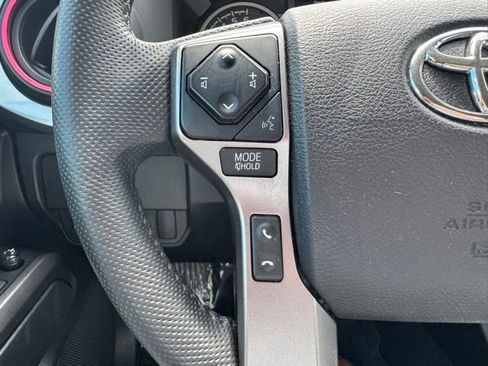 Used 2022 Toyota Tacoma SR5 AWD/4WD image 43