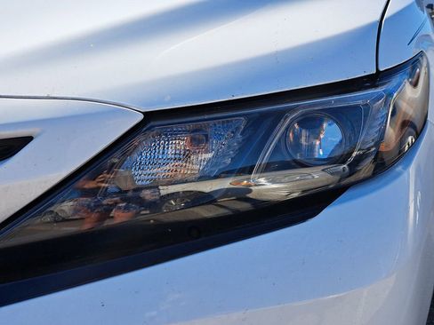 Used 2023 Toyota Camry SE image 6