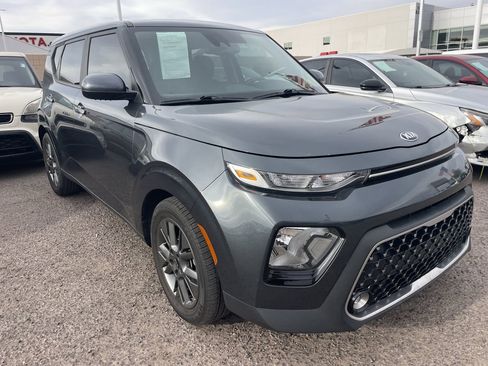 Used 2021 Kia Soul EX FWD image 2