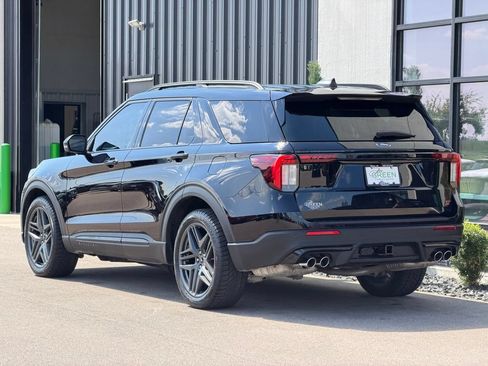 Used 2025 Ford Explorer ST AWD/4WD image 3