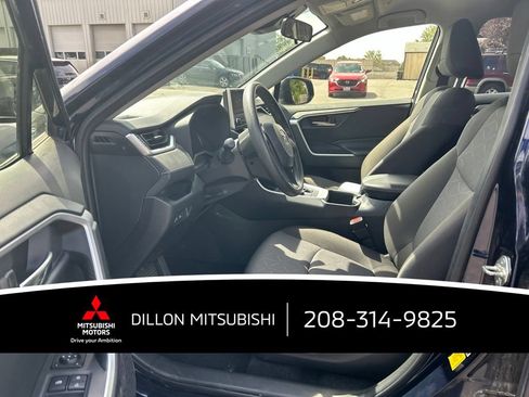 Used 2025 Toyota RAV4 XLE AWD/4WD image 7