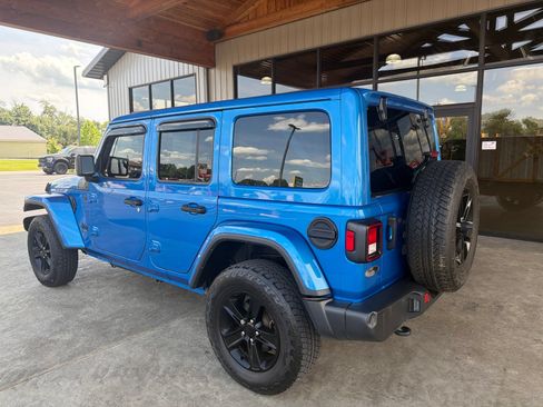 Used 2023 Jeep Wrangler Unlimited Sahara AWD/4WD image 16