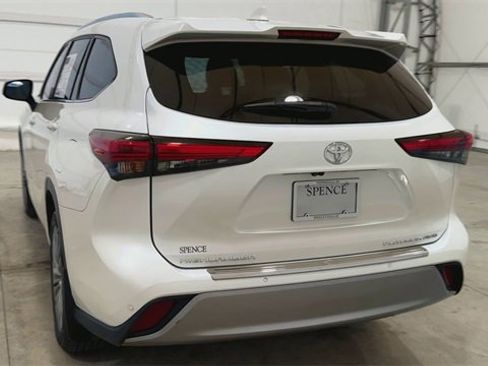 Used 2021 Toyota Highlander Platinum image 7