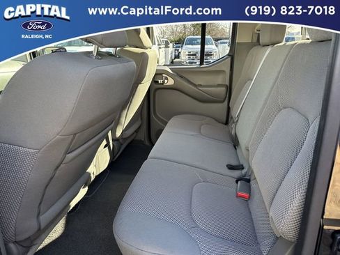 Used 2020 Nissan Frontier SV image 16