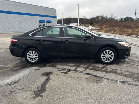 Used 2015 Toyota Camry LE image 8