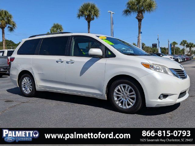 Used 2016 Toyota Sienna XLE FWD image 1