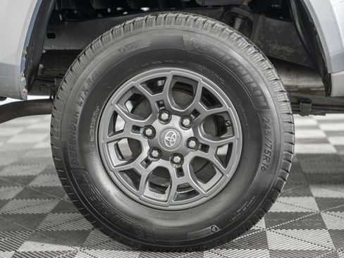 Used 2017 Toyota Tacoma SR5 image 20