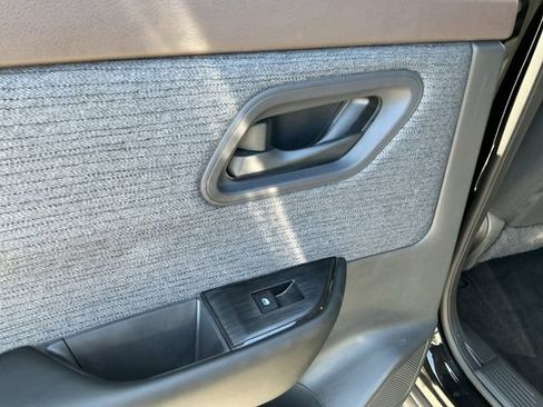 Used 2023 Nissan Rogue S image 21