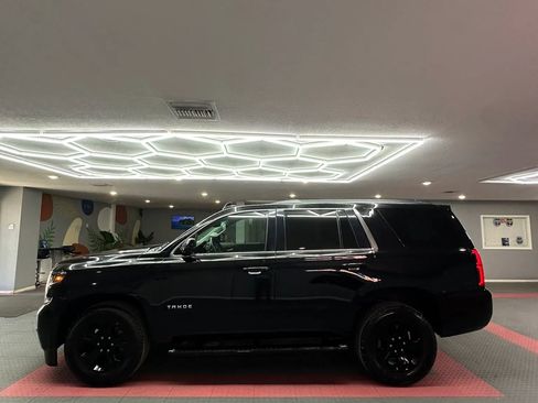 Used 2019 Chevrolet Tahoe LS RWD image 3