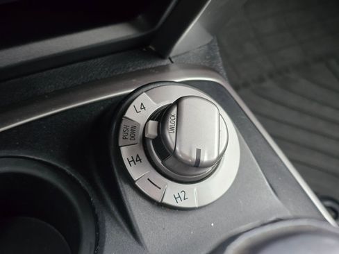 Used 2015 Toyota 4Runner SR5 image 36