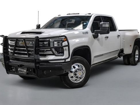 Used 2025 Chevrolet Silverado 3500 High Country w/ High Country Premium Package AWD/4WD image 4