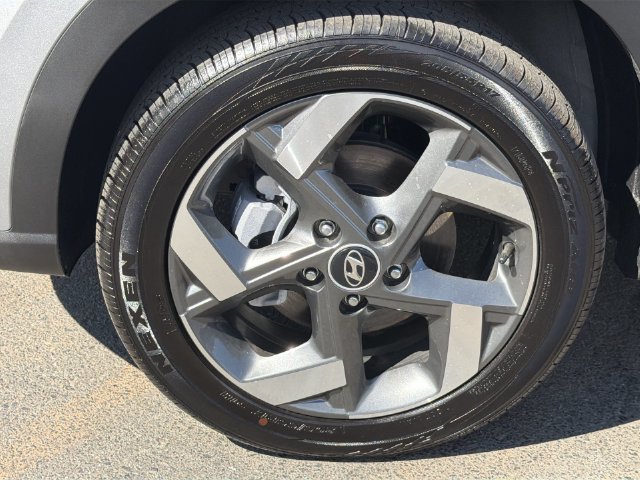Used 2026 Hyundai Venue SEL FWD image 17