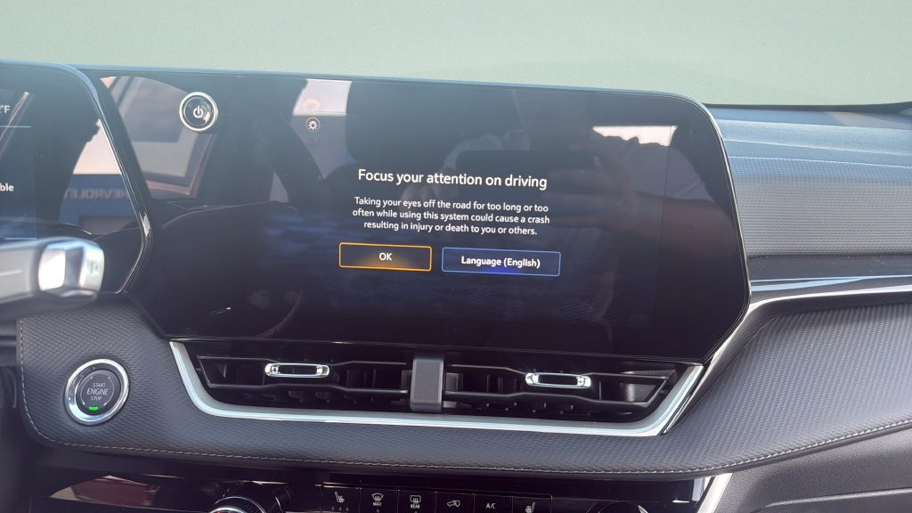 New 2026 Chevrolet Equinox LT w/ Safety and Technology Package FWD image 21