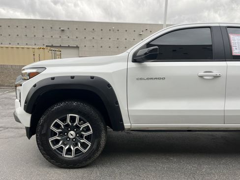 Used 2024 Chevrolet Colorado Z71 w/ Z71 Convenience Package 2 AWD/4WD image 9