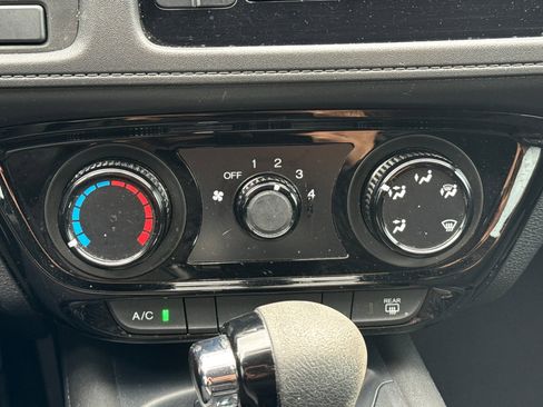 Used 2018 Honda HR-V LX image 25