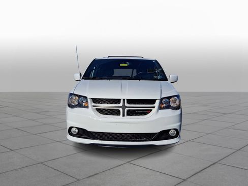 Used 2017 Dodge Grand Caravan GT image 2