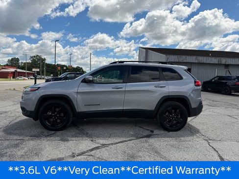 Used 2018 Jeep Cherokee Limited w/ Luxury Group AWD/4WD image 13