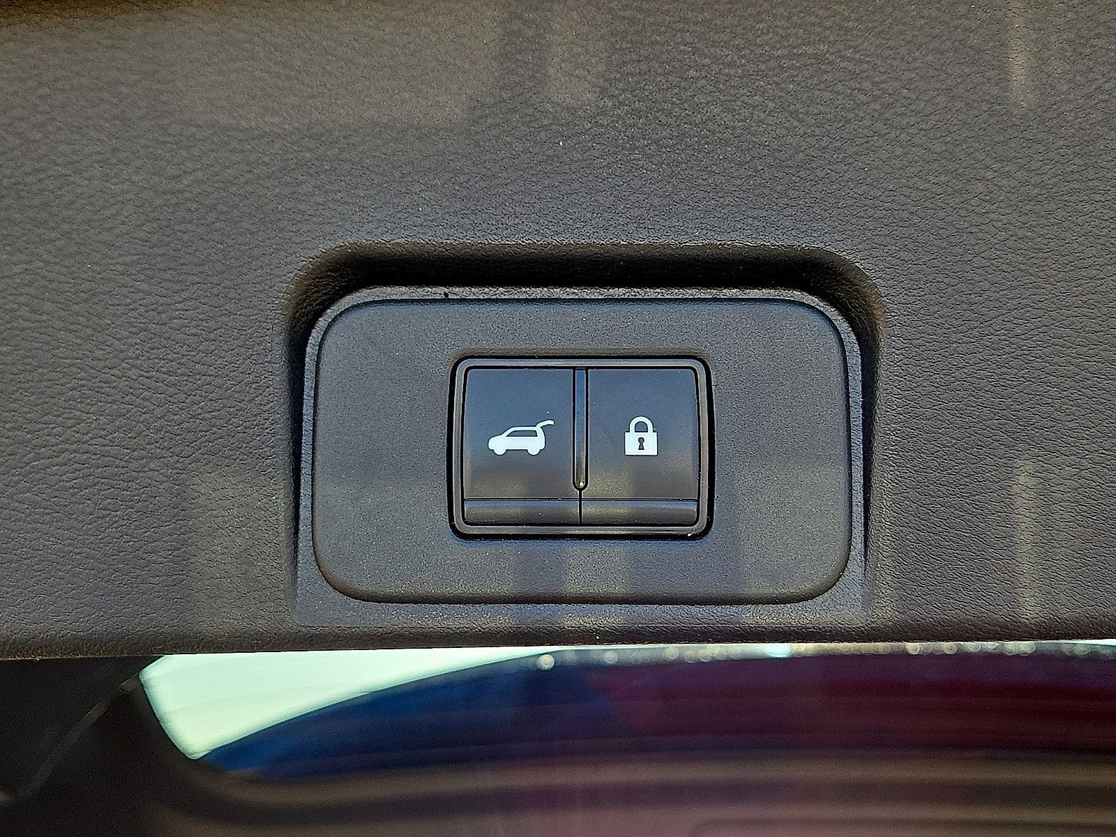 Used 2025 Nissan Rogue SV AWD/4WD image 12
