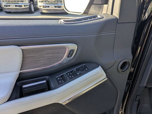 Certified 2025 Ford Expedition Platinum w/ Platinum Ultimate Package AWD/4WD image 16