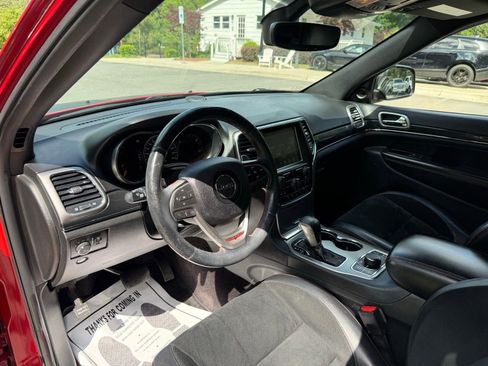 Used 2017 Jeep Grand Cherokee Trailhawk AWD/4WD image 21