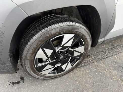 Used 2024 Hyundai Kona SEL image 3