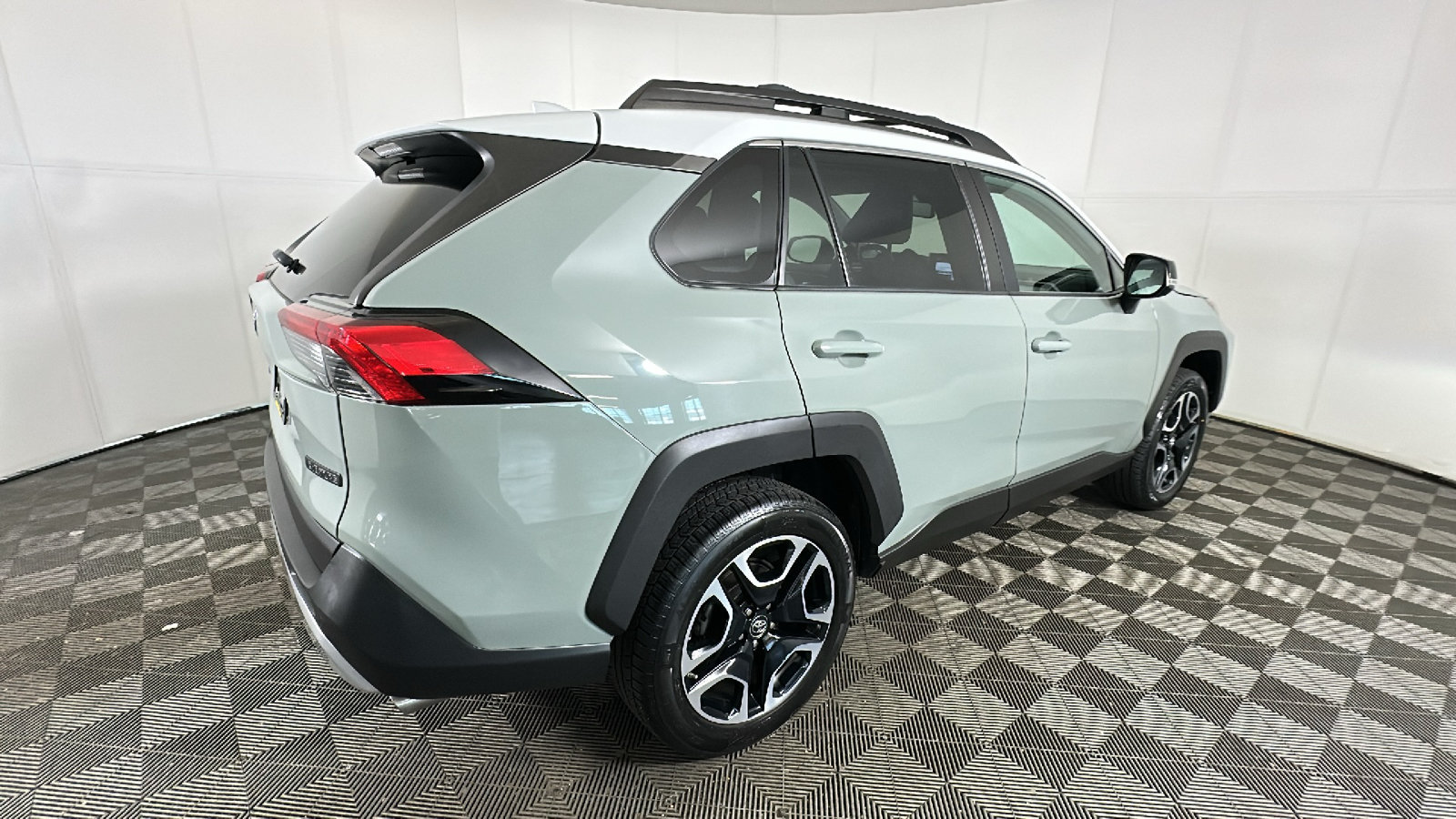 Used 2019 Toyota RAV4 Adventure w/ Advanced Technology Package AWD/4WD image 3