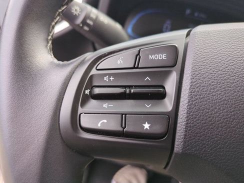 Used 2025 Hyundai Venue SEL FWD image 20