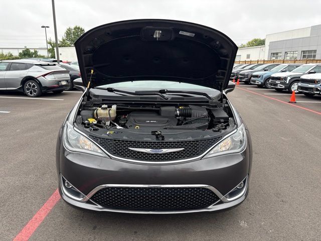 Used 2019 Chrysler Pacifica Touring-L Plus w/ Tire & Wheel Group FWD image 38
