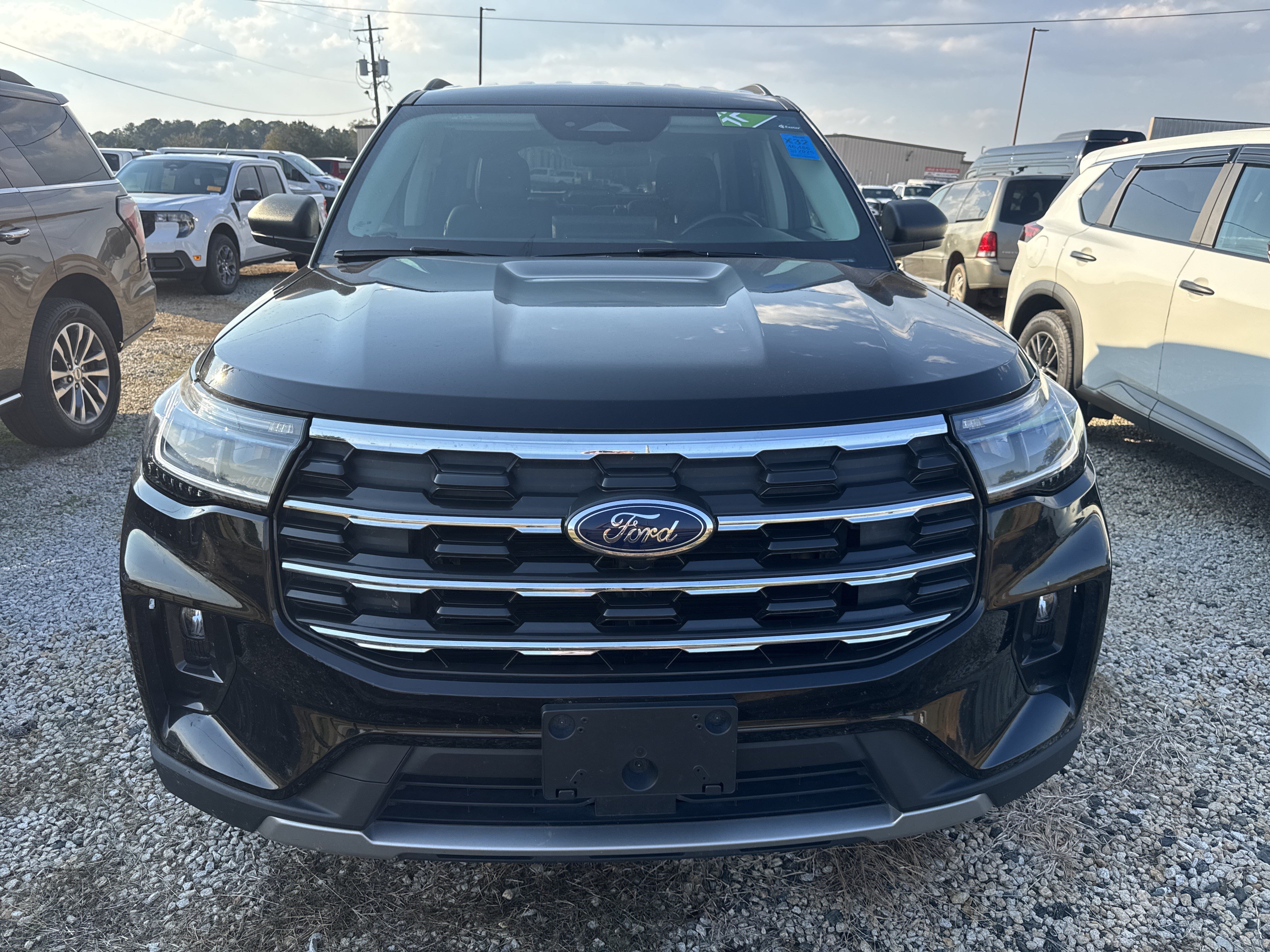 Used 2025 Ford Explorer Active w/ Active Comfort Package AWD/4WD image 2