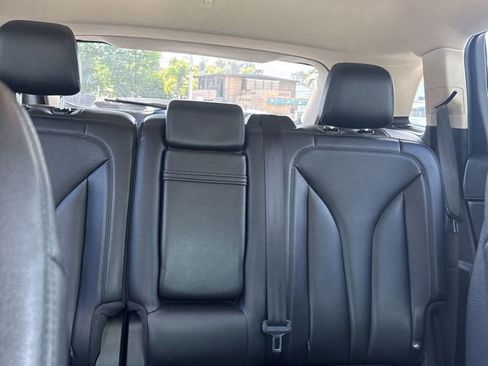 Used 2022 Lincoln Nautilus FWD w/ Premium Package image 7