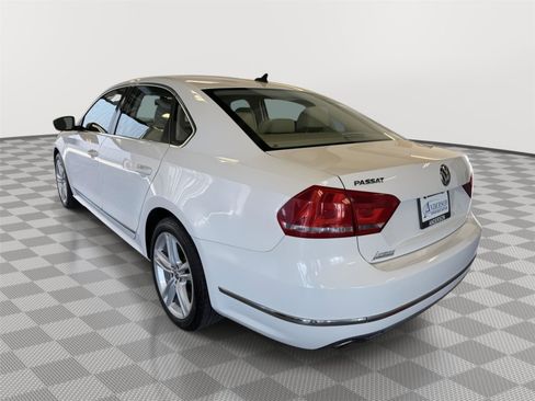 Used 2012 Volkswagen Passat TDI SE image 9