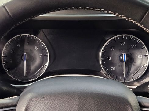 Used 2023 Chrysler Pacifica Touring-L image 15