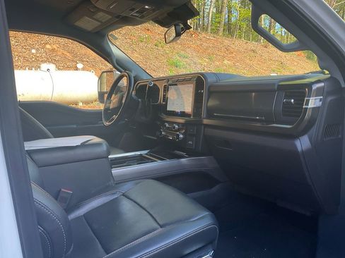 Used 2023 Ford F250 Lariat w/ Chrome Package image 11