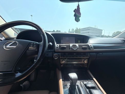 Used 2014 Lexus LS 460 AWD w/ Comfort Package image 17