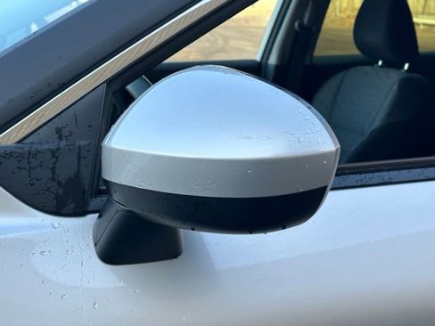 Used 2023 Nissan Rogue SV image 11