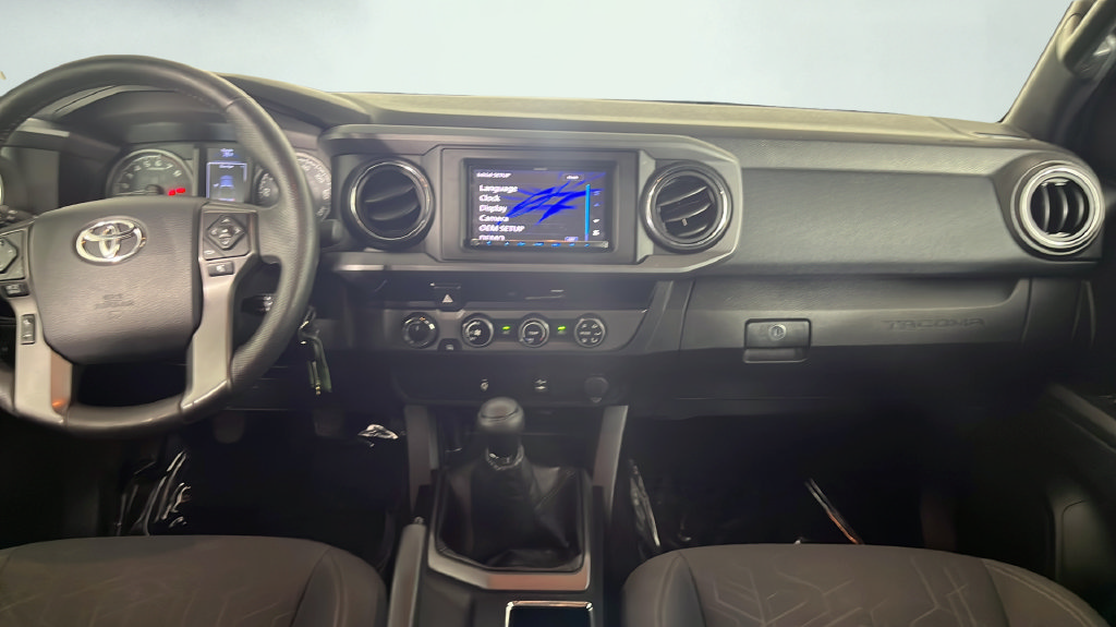 Used 2016 Toyota Tacoma TRD Sport w/ Towing Package AWD/4WD image 17