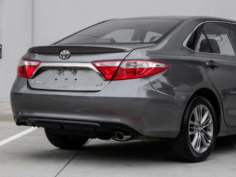 Used 2017 Toyota Camry SE w/ Protection Package (Q2) FWD image 12