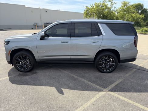 Used 2025 Chevrolet Tahoe High Country AWD/4WD image 3