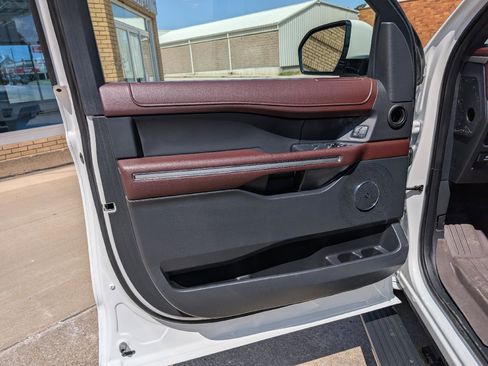 Used 2023 Ford Expedition Max Limited AWD/4WD image 10