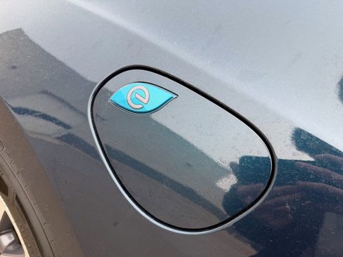 Used 2023 Chrysler Pacifica Limited image 33