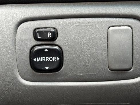 Used 2010 Toyota Sienna CE FWD image 17