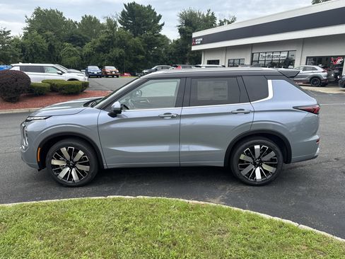 New 2026 Mitsubishi Outlander AWD image 2