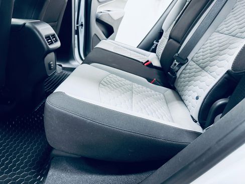 Used 2020 Chevrolet Equinox LS w/ LS Convenience Package image 34