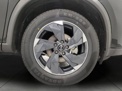 Used 2025 Nissan Rogue SV AWD/4WD image 3