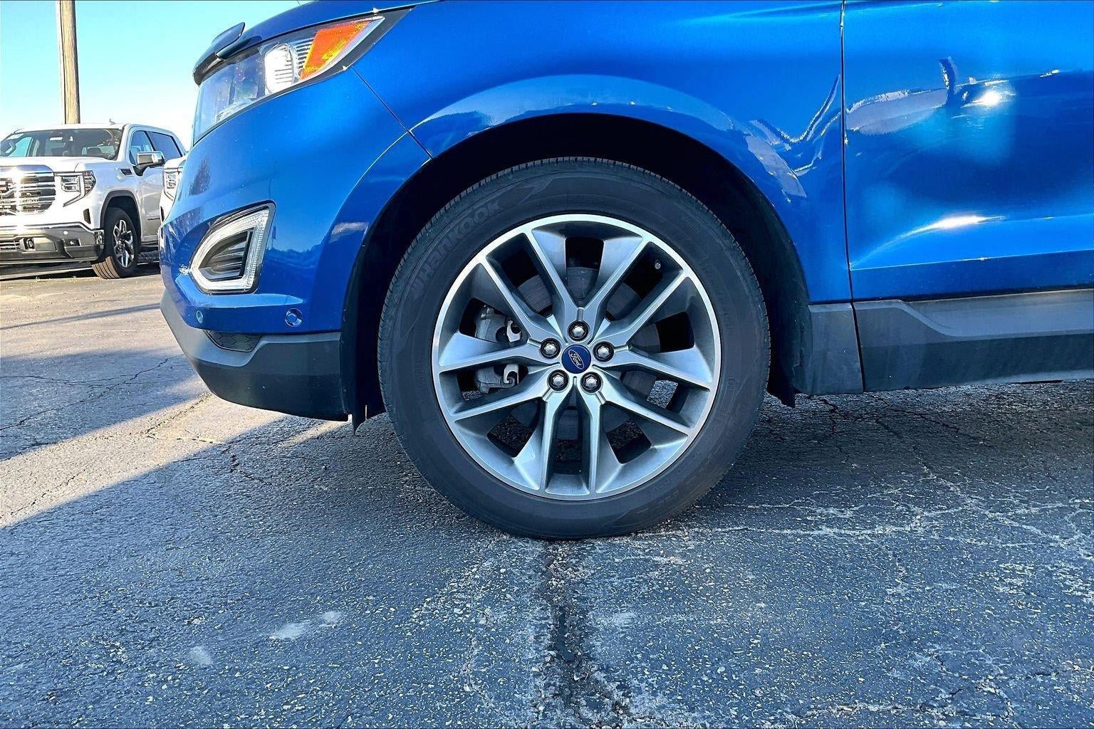 Used 2018 Ford Edge Titanium w/ Equipment Group 302A AWD/4WD image 2
