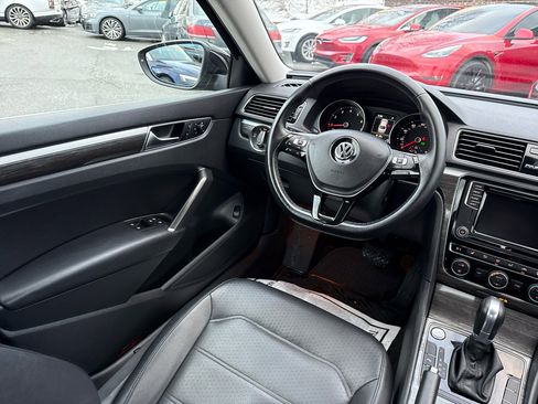 Used 2018 Volkswagen Passat 2.0T SE image 35