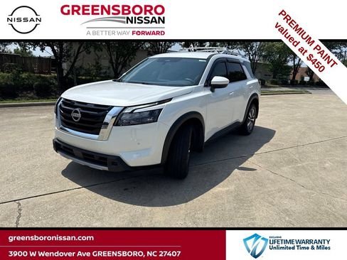 Used 2025 Nissan Pathfinder SL AWD/4WD image 1
