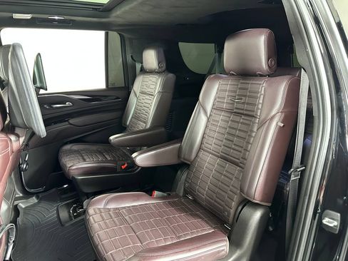 Used 2021 Cadillac Escalade ESV Sport Platinum AWD/4WD image 17