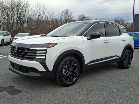 Certified 2025 Nissan Kicks SR image 3